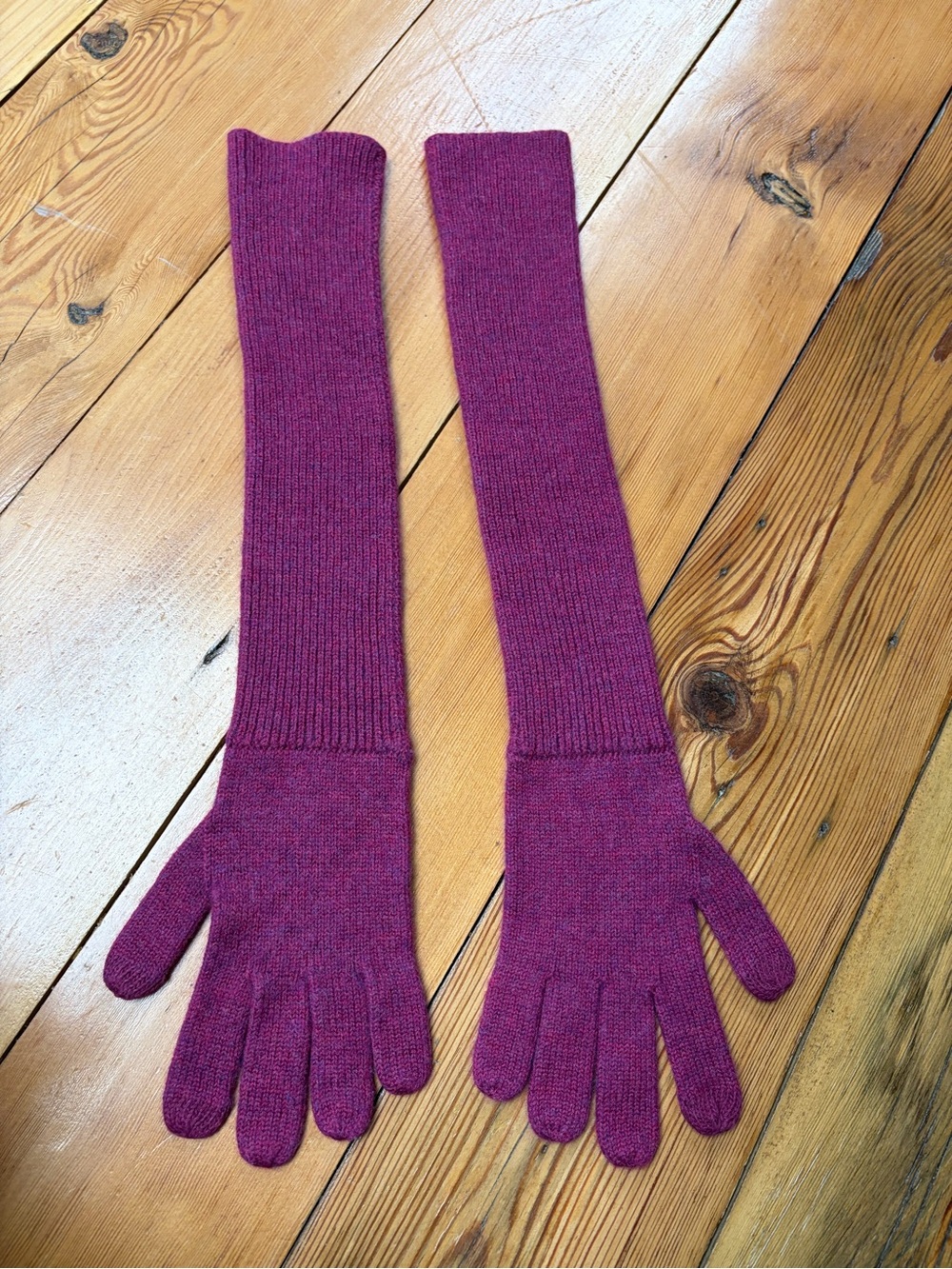 UGG Long Knit Fingered Gloves in Berry Plum